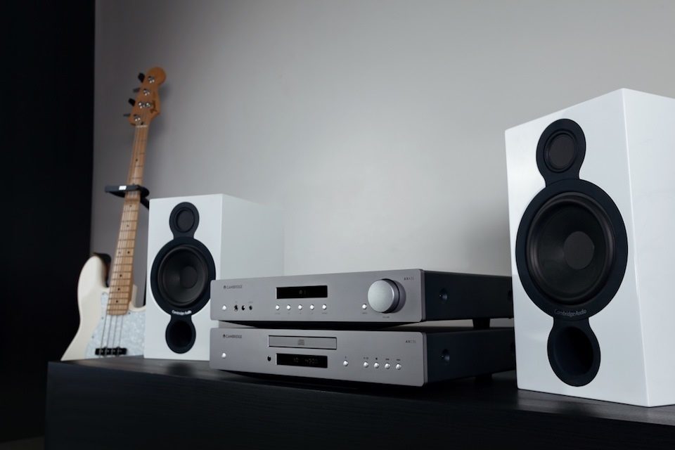 Cambridge Audio представила новую серию AX: доступные усилители, CD-плееры и ресиверы
