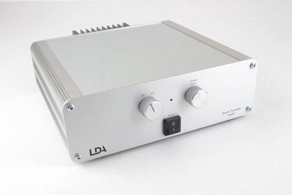 Источник питания LDA Turntable Supply v2.0 обеспечит проигрывателю «чистый синус» с подстройкой и переключением скорости