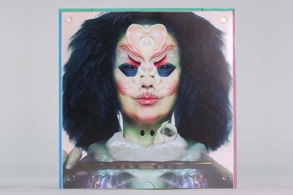 Björk анонсировала бокс-сет Utopia с 14 флейтами ручной работы