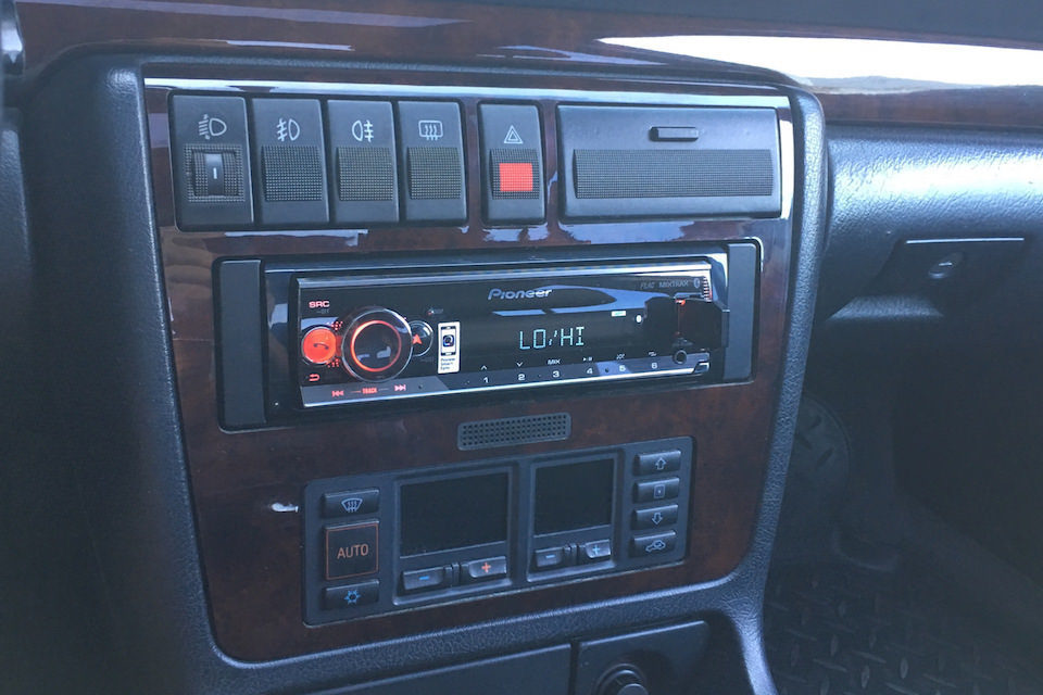 Pioneer представила восемь моделей однодиновых головных аудиоустройств для автомобилей