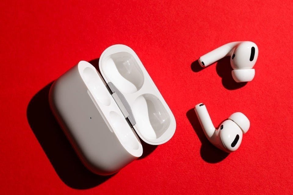 Слухи: в следующем году выйдет обновленная версия Apple AirPods