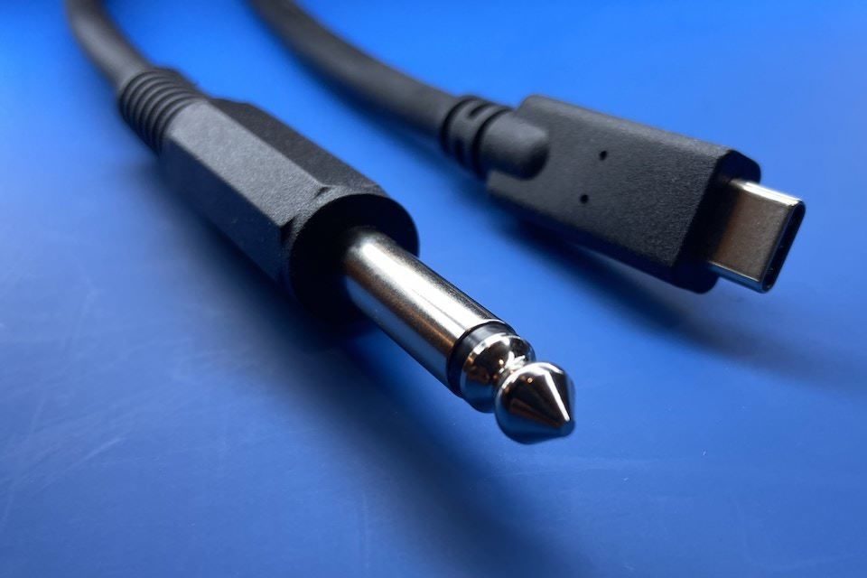 Гитарный кабель-интерфейс Effintone: бесшовное подключение электрогитары к компьютеру