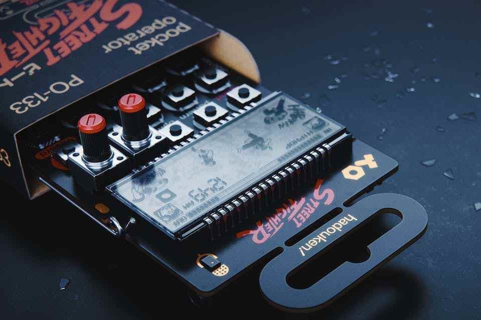 Teenage Engineering представила карманный синтезатор Pocket Operator со звуками из игр Mega Man и Street Fighter