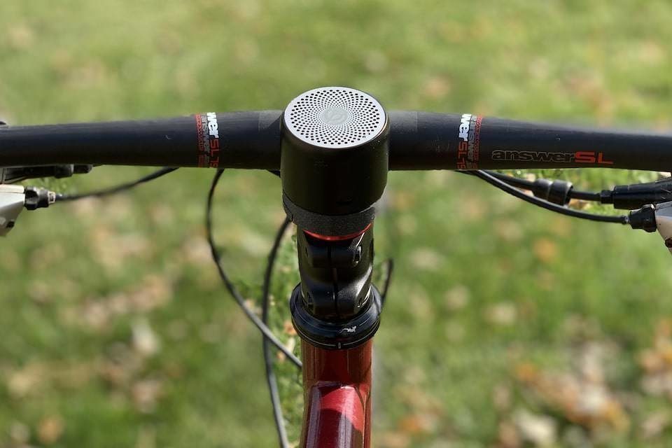 Singletrax: велосипедная мини-колонка с быстрой фиксацией на руле и защитой от воды