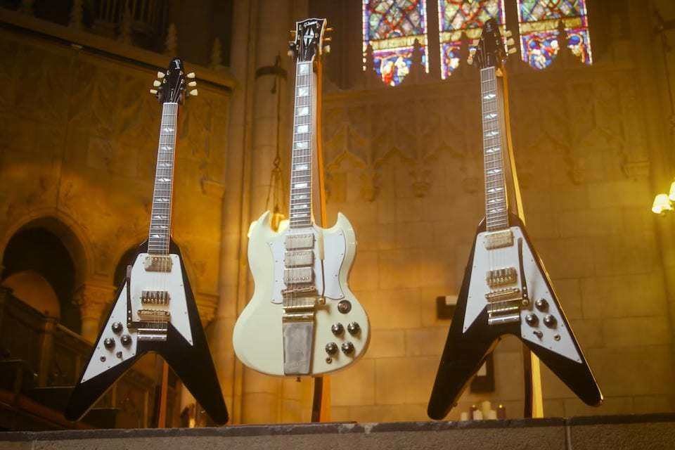 Gibson показала созданные в честь Джими Хендрикса гитары Jimi Hendrix 69 Flying V и Jimi Hendrix 67 SG Custom