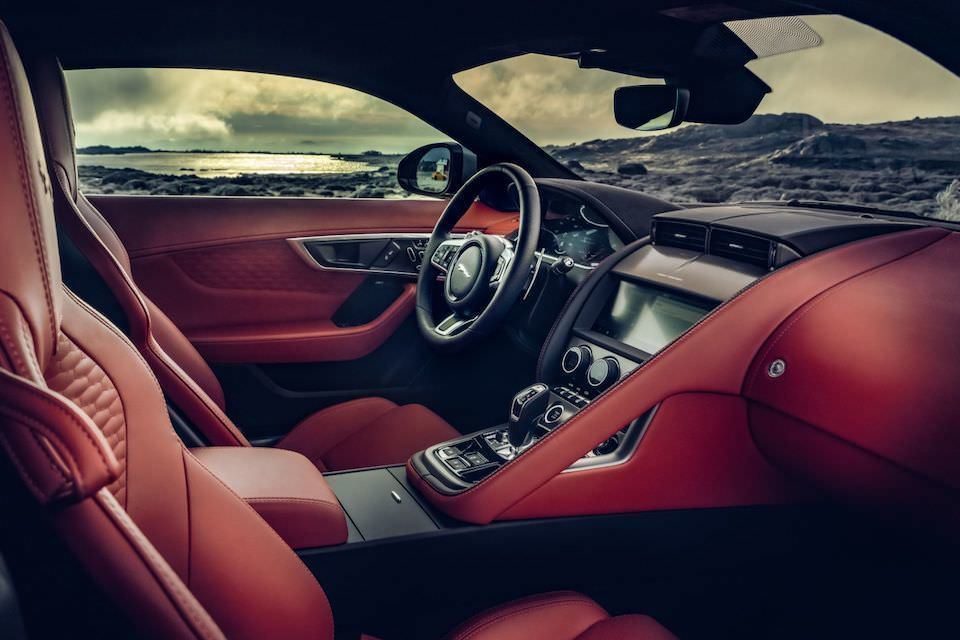 Приложение Spotify интегрировали в новые модели автомобилей Jaguar