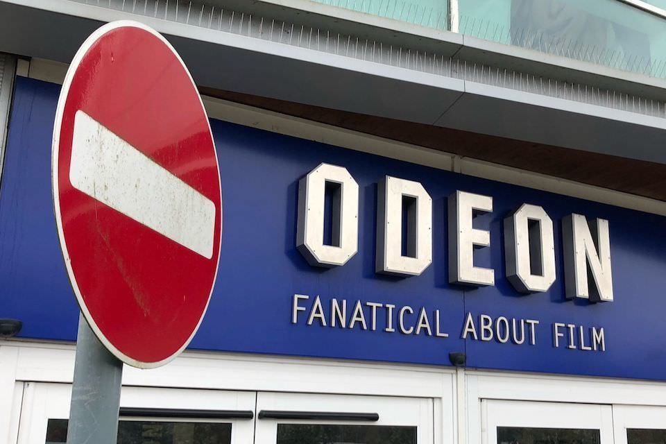 Сеть кинотеатров Odeon отказалась от проката фильмов Universal