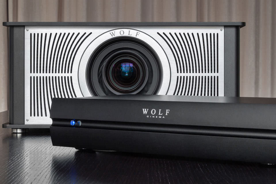 Особенности проекторов для домашних кинотеатров рассмотрят на сегодняшнем вебинаре от Wolf Cinema