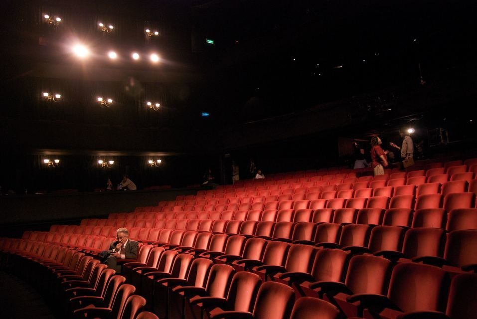 Исследование: только 7% американцев готовы пойти на концерт или в кино во время пандемии