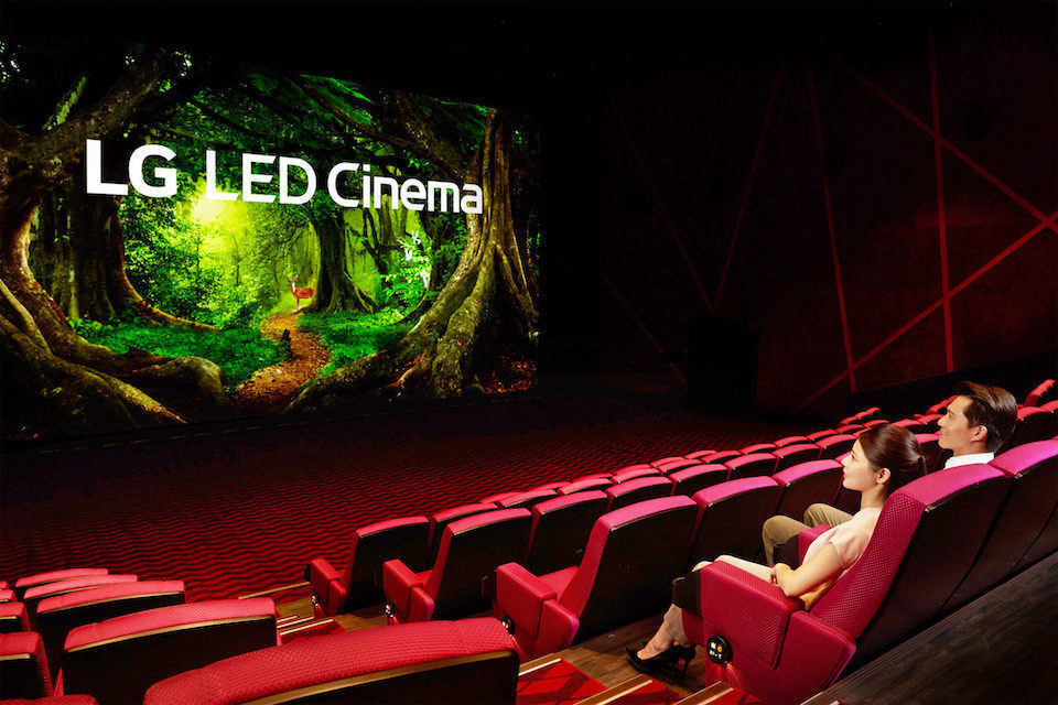 LG открыла первый кинотеатр со светодиодным экраном