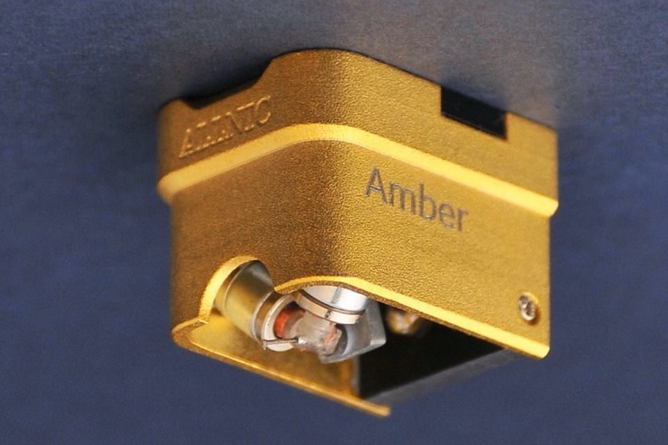 Allnic Audio представила MC-картридж Amber с поликарбонатными шпулями и кантеливером из бора