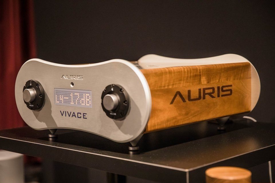 Auris Audio Vivace: топовый ламповый предусилитель