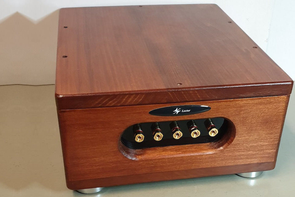 Lector Strumenti Audio выпустила аудиофильскую заземляющую коробку Grounding Box Model One