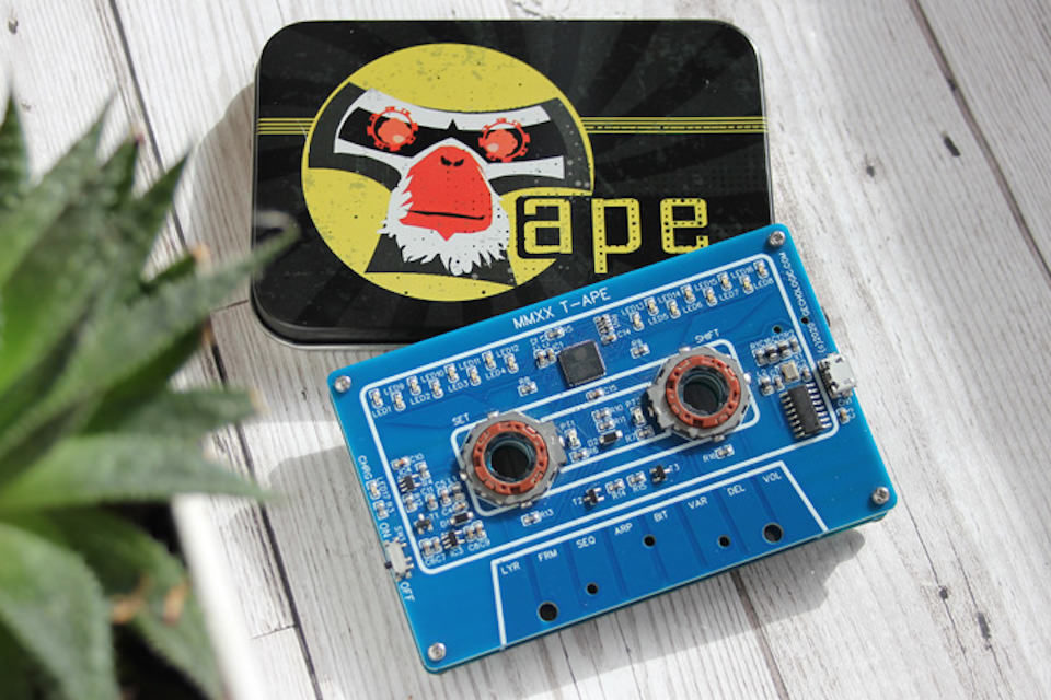 PhonicBloom Mmxx T-Ape: мини-синтезатор и секвенсор в дизайне компакт-кассеты