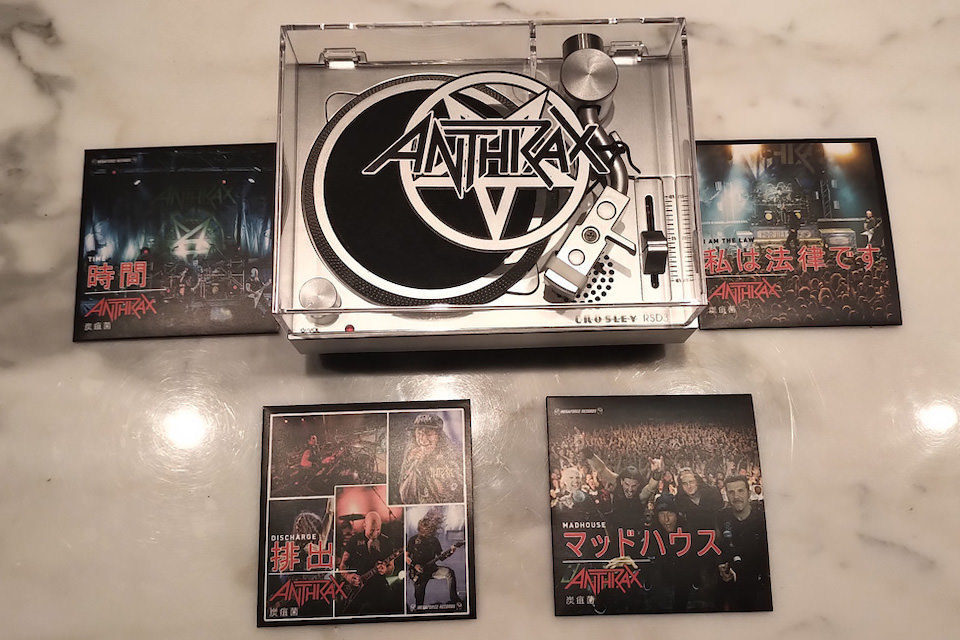 Anthrax выпустят к Record Store Day мини-вертушку для трехдюймовых пластинок