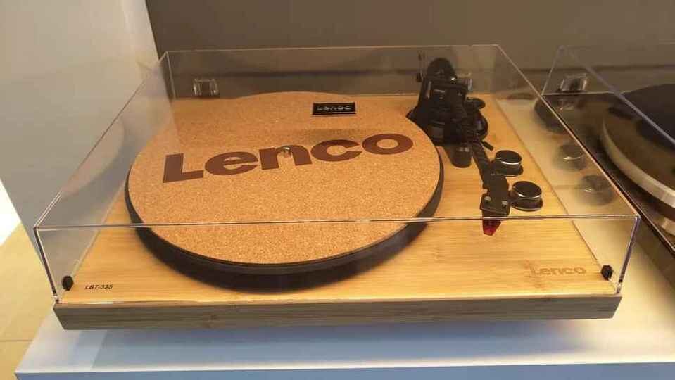 Lenco выставке IFA 2023: сразу три Bluetooth-вертушки