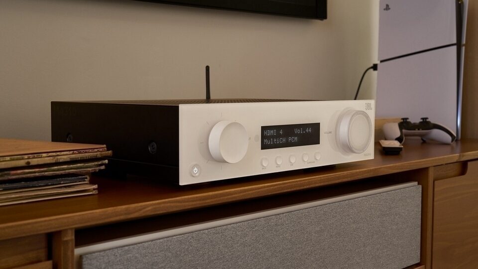 JBL представила серию базовых AV-ресиверов Modern Audio