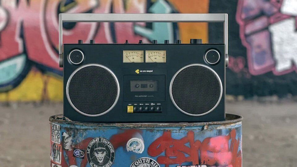 Джем-бокс We Are Rewind Curtis GB-001: Bluetooth-бумбокс в стиле 80-х