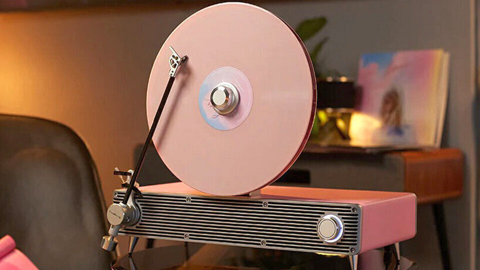 Вертикальная вертушка CoolGeek VS-01: винил как объект дизайна