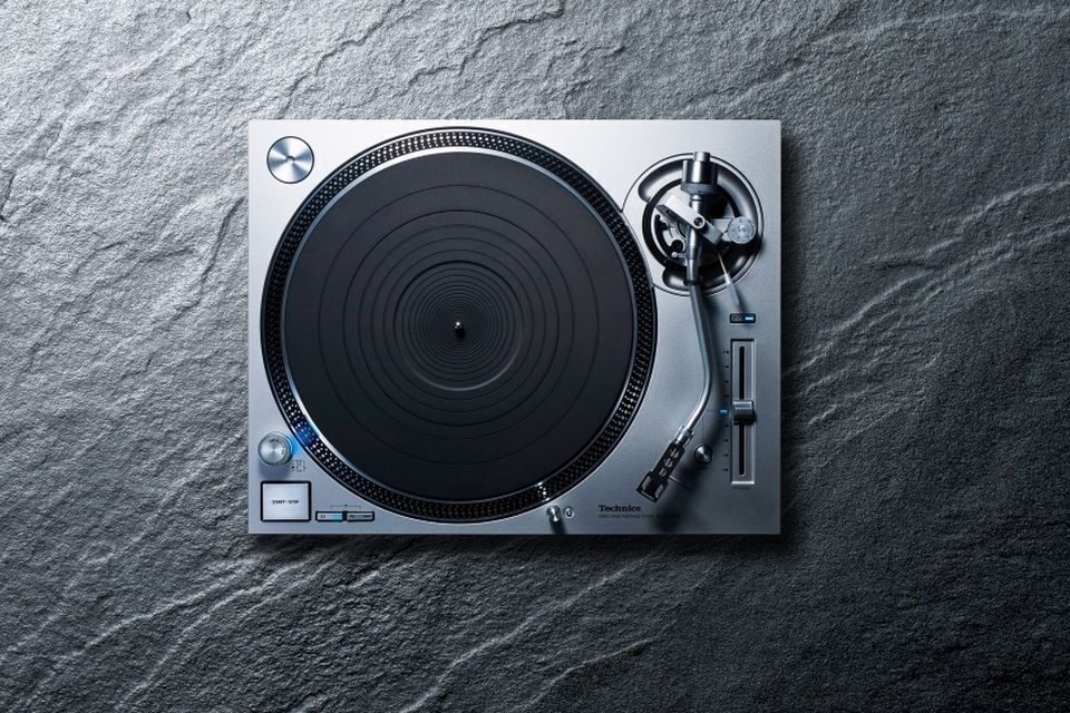 Проигрыватель Technics SL-1200GR2 с ШИМ в блоке управления двигателем появился в продаже в России