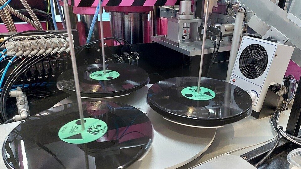 Экологичная замена винилу для пластинок от Evolution Music при поддержке PMC номинирована на премию Music Week Award