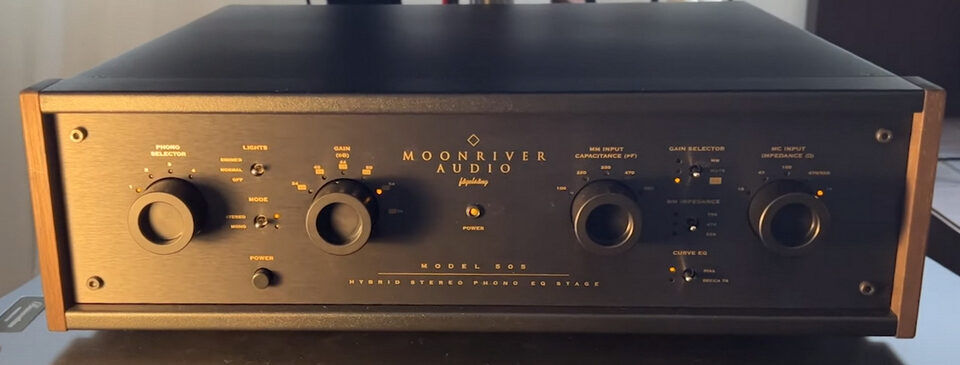 Фонокорректор Moonriver Audio 505: 4 входа с полным набором настроек