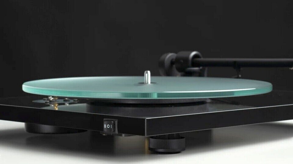 Вертушка Pro-Ject T1 EVO: классика в трех версиях