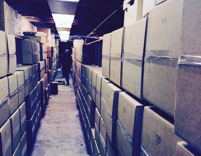 В техасском подвале обнаружили 100 000 запечатанных пластинок