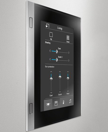 Jung представила панель Smart Control 7 для управления всеми устройствами Умного дома