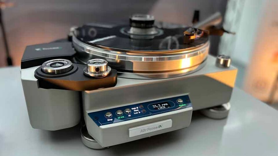 Проигрыватель TechDAS Air Force IV: воздушное вращение с вакуумной фиксацией