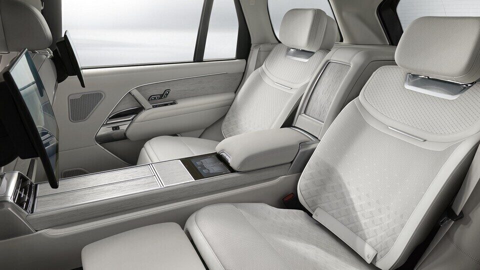Электростатами от Warwick Acoustics оснастят Range Rover SV Ultra