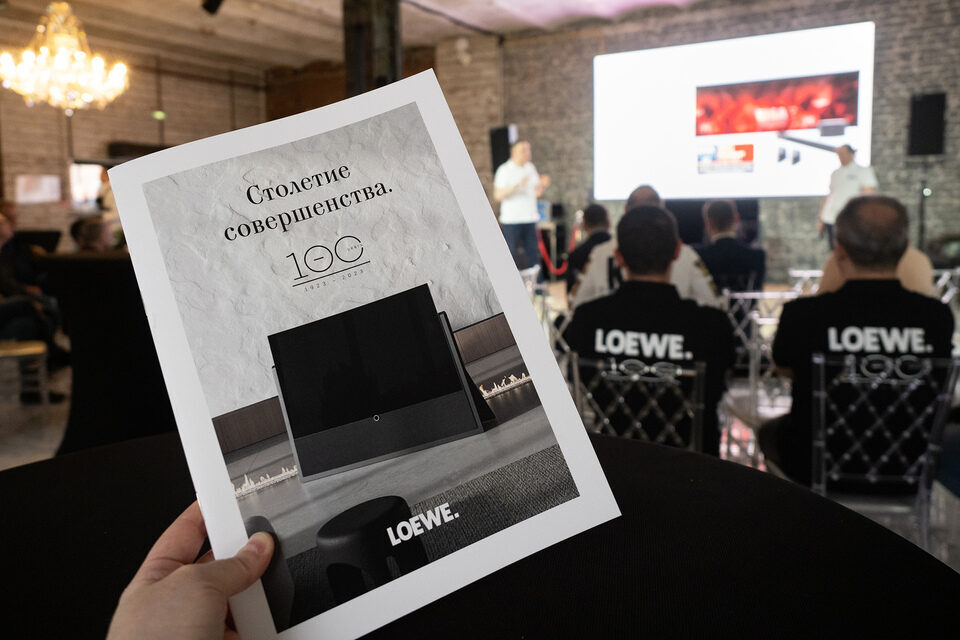В Москве представили представили флагманский телевизор Loewe iconic i.65, выпущенный в честь столетия компании