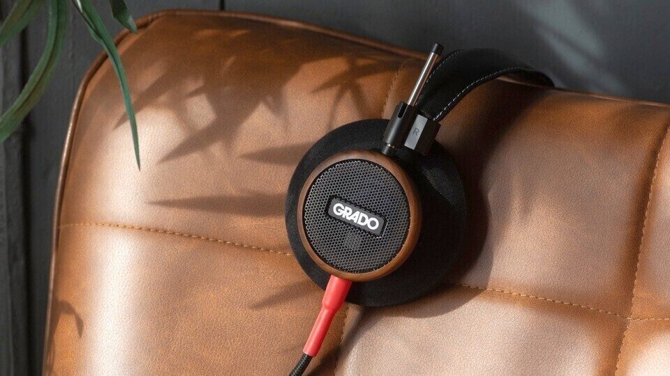 Наушники Grado Signature S550: обновленные излучатели в чашках из бразильского ореха