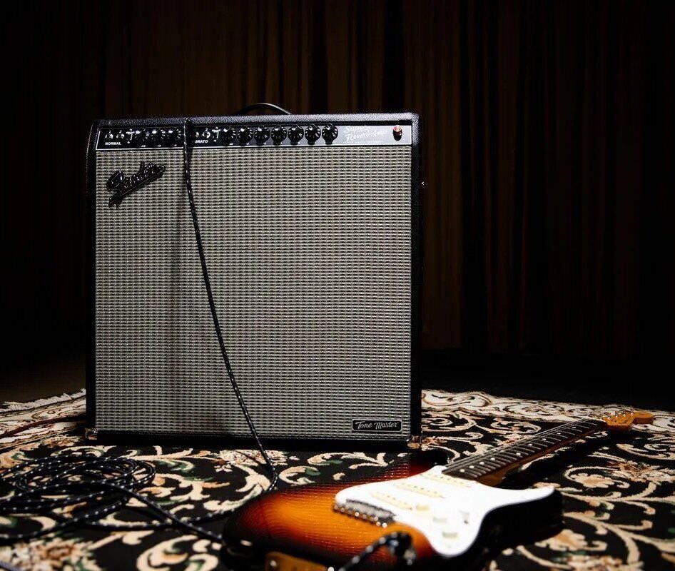 Гитарный комбоусилитель Fender Tone Master Super Reverb: четыре динамика Jensen, эмуляция ламповой схемы и встроенные эффекты