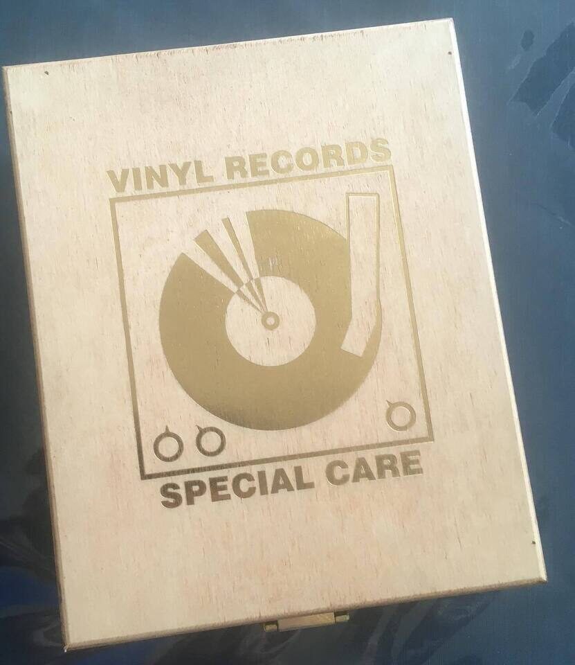 Simply Analog выпустила набор для ухода за винилом Vinyl Record Cleaning Boxset Woodedition в деревянном кейсе