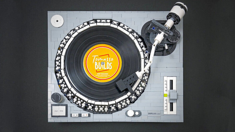 Вертушка Lego DJ: классический Technics SL-1200 MK2, собранный из Lego