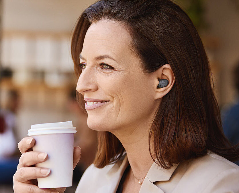 Jabra выпустила улучшающие слух наушники Enhance Plus
