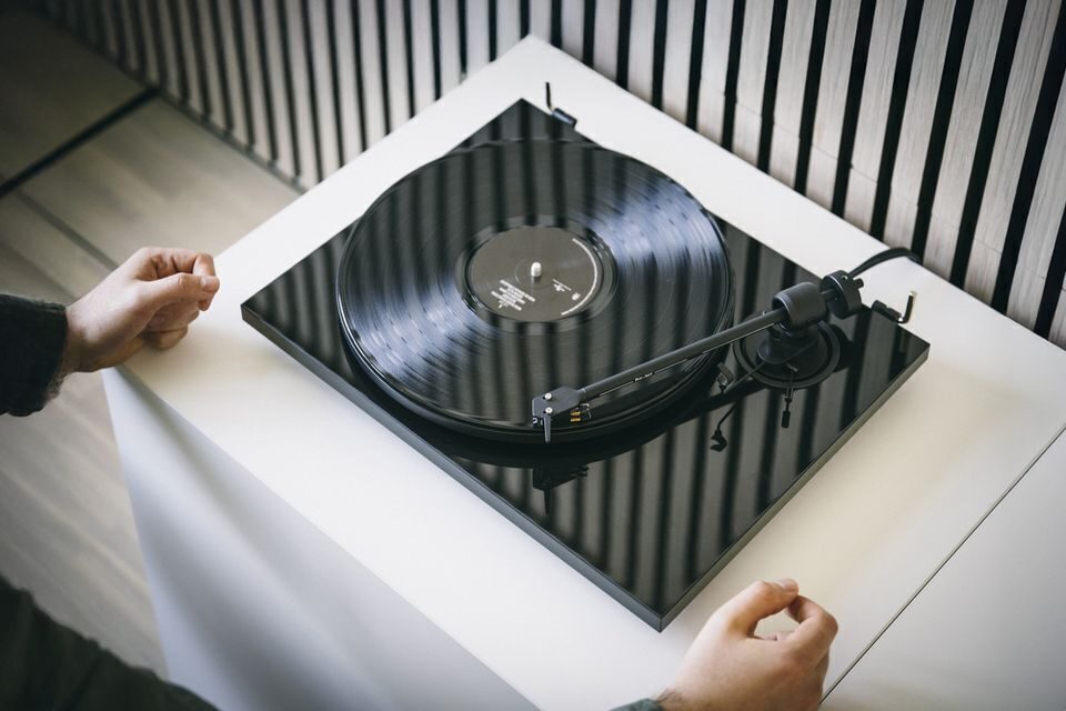 Pro-Ject выпустила максимально простую вертушку E1.2