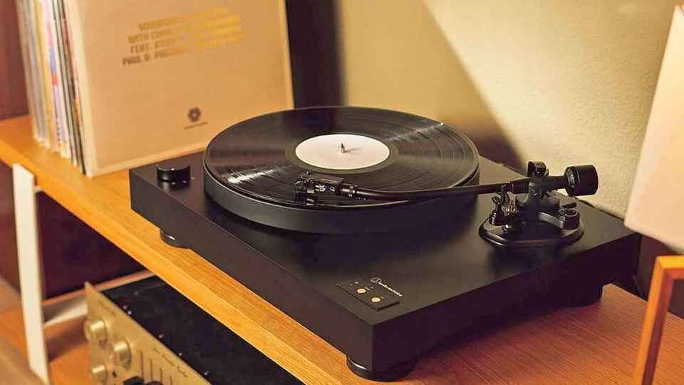 Проигрыватель винила Audio-Technica AT-LP8X: классический полуавтомат