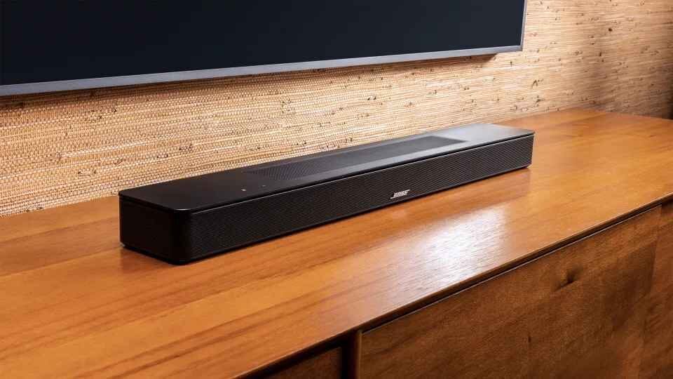 Bose Smart Soundbar: функция TrueSpace, Dolby Atmos и наушники Bose Ultra Open Earbuds вместо тыловых сателлитов